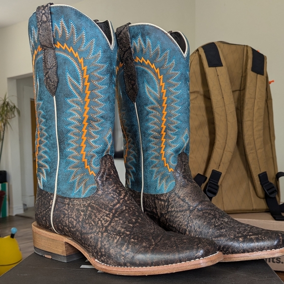 Ariat Futurity 11D - Picture 1 of 7